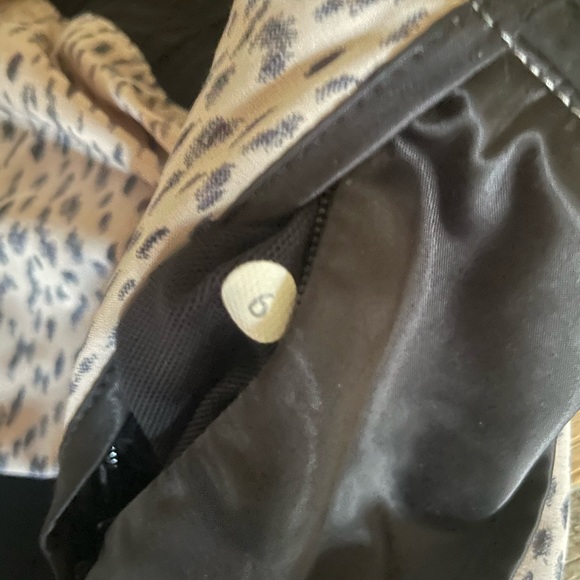 Lululemon Shorts Size 6 Pink - Picture 4 of 5